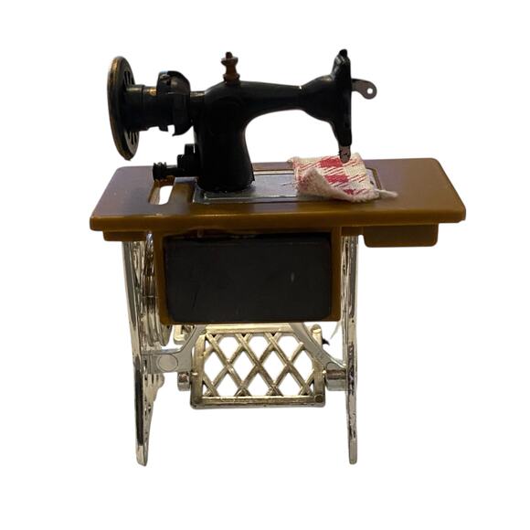 LOT of 2 Vintage Miniature Sewing Machines* FLAWED * ACME Dollhouse Magnet - Picture 5 of 10